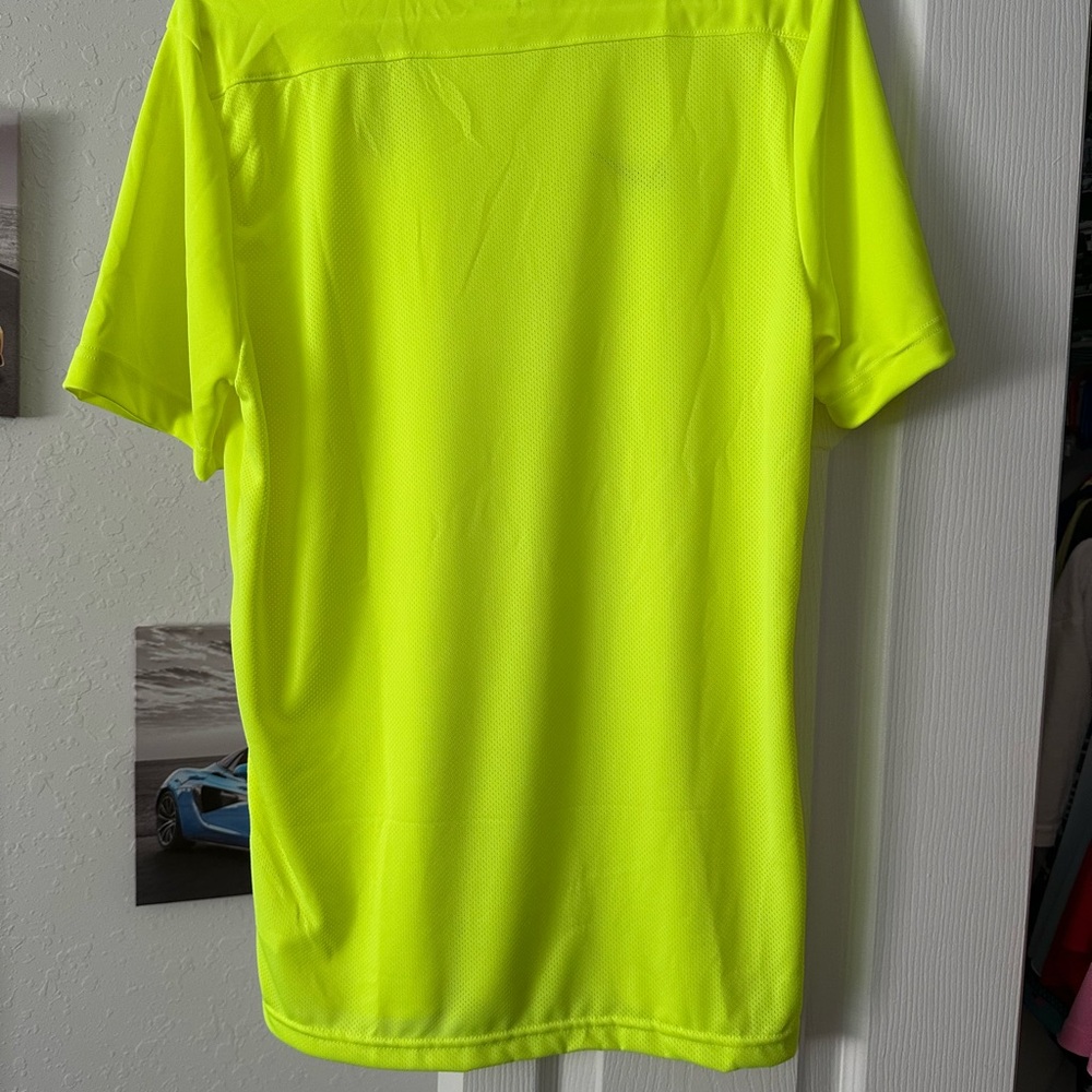 Nike Men's Bright Yellow Short Sleeve Tee - Picture 3 of 3
